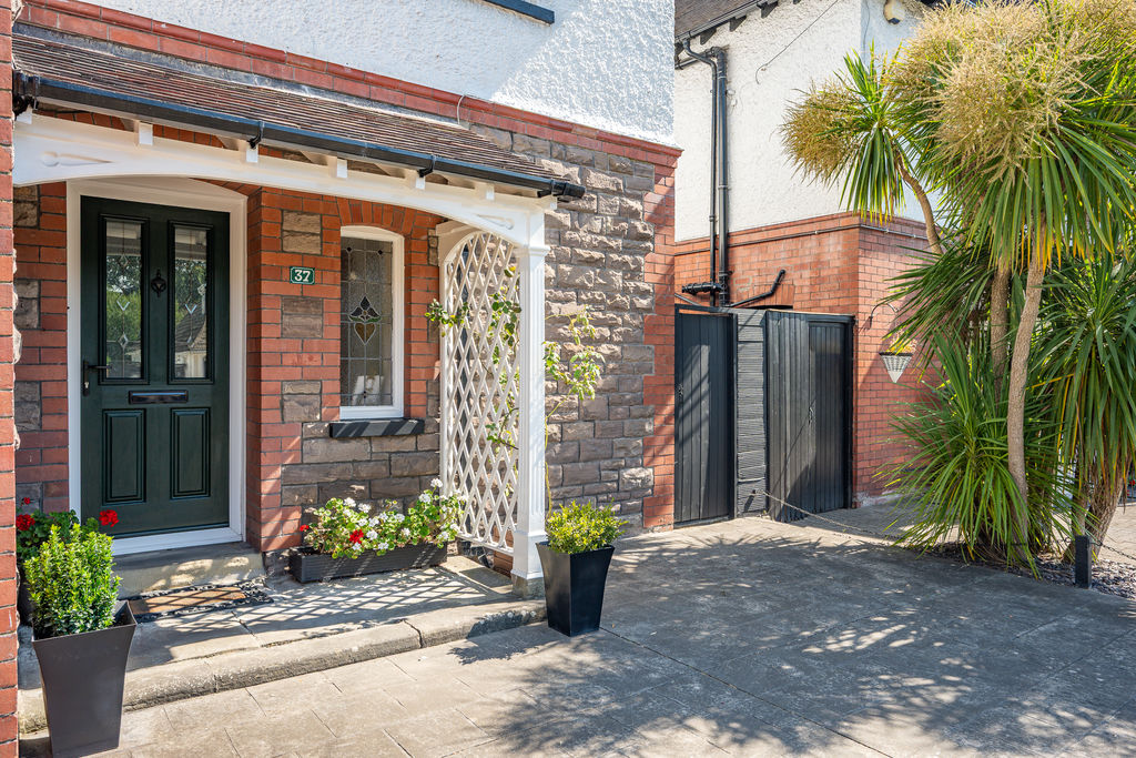 Entrance- click for photo gallery